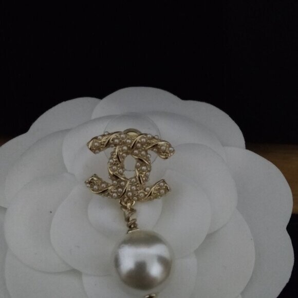 Chanel pearl fringed earrings - Picture 2 of 4